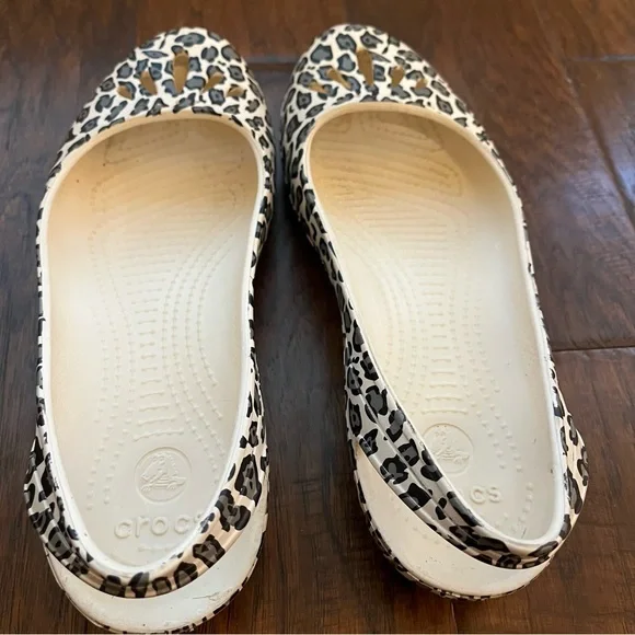 CROCS Kadee White Animal Print Sling Back Flats Women's Size 9 - Picture 2 of 10